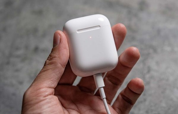 AirPods 2 sử dụng dây sạc lightning