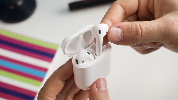 Nên thường xuyên vệ sinh AirPods 2